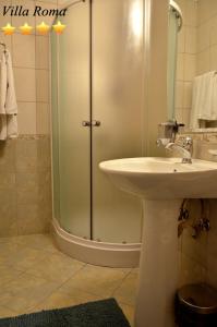 维拉罗马旅馆的一间浴室