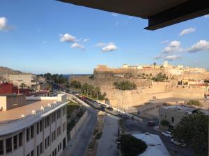 梅利利亚安佛拉酒店的从大楼欣赏到阿勒颇市的景色