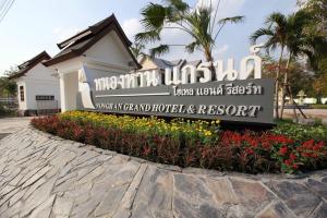 Nong HanNonghan Grand Hotel and Resort的华丽酒店和度假村的标志