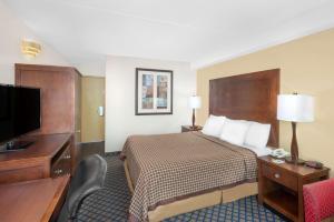 日内瓦五指湖戴斯酒店客房内的一张或多张床位