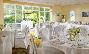 Meon Valley Hotel, Golf & Country Club餐厅或其他用餐的地方