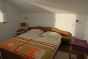 摩拉瓦托普利采斯克拉克旅馆的卧室配有一张床