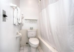 莫洛湾圣德派普尔旅馆的一间浴室
