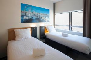 海牙斯海弗宁恩海滩舒适酒店客房内的一张或多张床位