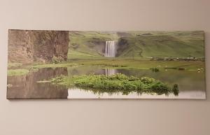 雷克雅未克乌巴克旅馆的瀑布和水体的画