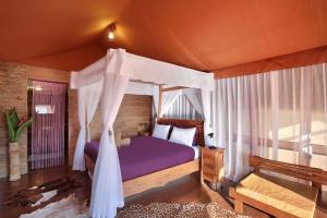 桑吉里 - 高山露营营地客房内的一张或多张床位