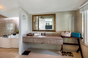 拉查岛度假酒店（瑞阿布瑞）的一间浴室