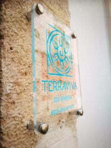 滨海波利尼亚诺TerraViva B&B的建筑物一侧的标志