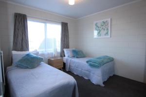 Rose Apartments Central Rotorua- Accommodation & Private Spa客房内的一张或多张床位