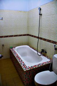 纳库拉酒店的一间浴室