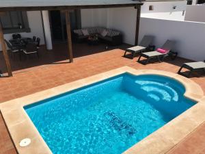 Villa Estaca Luxury内部或周边的泳池
