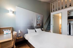 B&B HOTEL Nantes Parc Expos La Chapelle客房内的一张或多张床位