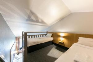 B&B HOTEL Toulouse Cité de l'Espace Mouchotte客房内的一张或多张床位