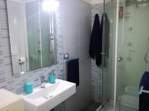 Arco Bianco - Monolocali的一间浴室