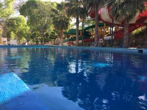 Hotel y Balneario Ojo Caliente内部或周边的泳池