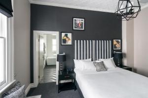 莫斯拜克斯酒店客房内的一张或多张床位