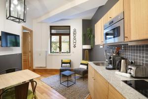 Rent a Room - Residence Boulogne的厨房或小厨房