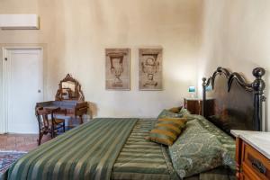 Locanda San Marco Residenza Caluri客房内的一张或多张床位