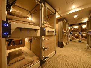 京都Capsule Hotel Anshin Oyado Premium Resort Kyoto Shijo Karasuma的相册照片