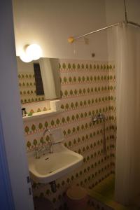 Aratos Hotel的一间浴室