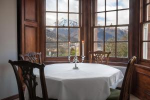 格伦科格伦科民宿酒店的山景用餐室