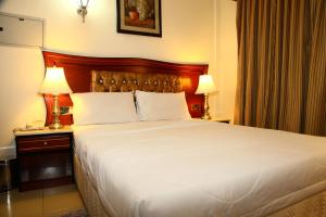 萨夫荣酒店客房内的一张或多张床位
