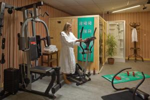 国际之家格兰德瓦鲁阿杜加里比尔的健身中心和/或健身设施