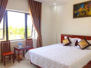 Phu Tien Hotel客房内的一张或多张床位