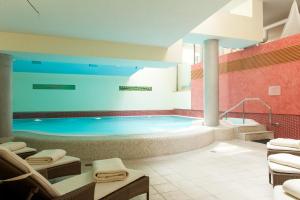Hotel Meersinn klimaneutral内部或周边的泳池