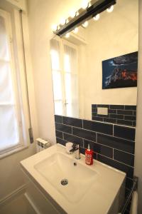 Interno5 Apartment的一间浴室
