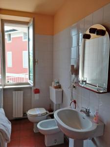 Hotel Barolo Classico的一间浴室