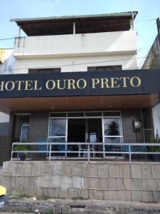 若昂佩索阿Hotel Ouro Preto的显示了酒店方圆前方的图