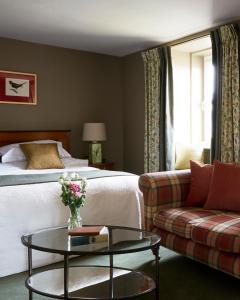 金洛克旅舍酒店和餐厅客房内的一张或多张床位