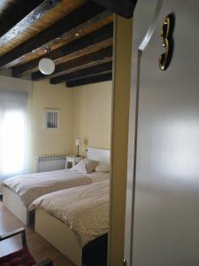 Alojamientos Palacete客房内的一张或多张床位
