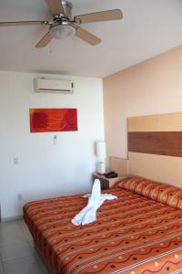 萨波潘皇家酒店客房内的一张或多张床位