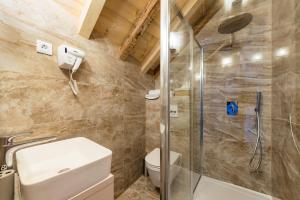 Agava Lux Rooms&Pool的一间浴室