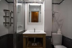 毕尔巴鄂利亚德酒店的一间浴室