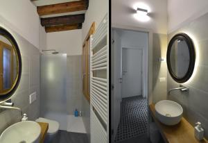 威尼斯Carbonaia Venezia的浴室设有2个水槽和镜子