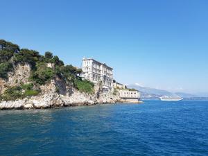 蒙特卡罗Plein coeur de Monaco, à 300 mètres à pied du port de Monaco, 4 pièces, escaliers vue mer.的相册照片