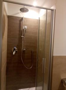 圣瓦伦丁酒店的一间浴室
