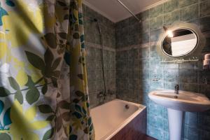 狄俄尼索斯酒店的一间浴室