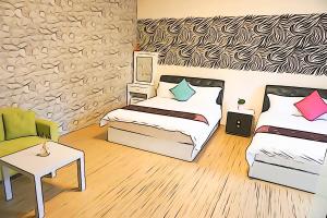 东港东港海湾精品民宿 的卧室的 ⁇ 染,配有两张床和一把椅子
