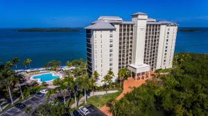 Punta RassaResort Harbour Properties - Fort Myers / Sanibel Gateway的享有带游泳池的度假村的空中景致