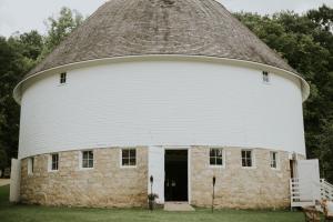 Round Barn Farm B & B Event Center平面图