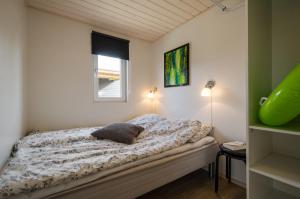 Læsø Camping & Hytteby客房内的一张或多张床位