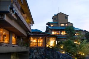 神户有马温泉高山庄华野酒店的一座塔楼