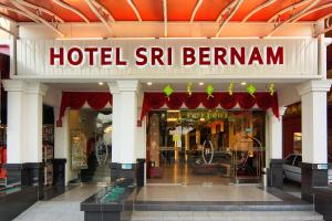 沙白安南Hotel Sri Bernam的商店前的标牌
