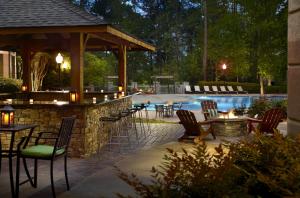 Atlanta Evergreen Lakeside Resort内部或周边的泳池