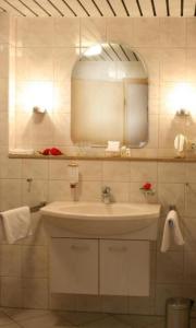 德巴赫塔尔酒店的一间浴室