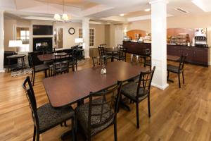Country Inn & Suites by Radisson, Elizabethtown, KY餐厅或其他用餐的地方